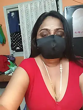 Snapshot of queendivya chatting on May 14, 2026, 5:43 pm queendivya online show from May 14, 2026, 5:43 pm