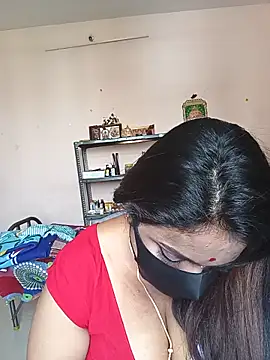 Snapshot of queendivya chatting on May 14, 2026, 5:37 am queendivya online show from May 14, 2026, 5:37 am