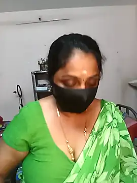 Snapshot of queendivya chatting on April 23, 2026, 2:40 pm queendivya online show from April 23, 2026, 2:40 pm