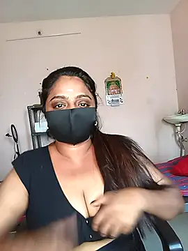Snapshot of queendivya chatting on April 18, 2026, 7:11 am queendivya online show from April 18, 2026, 7:11 am