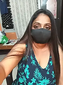 Snapshot of queendivya chatting on May 13, 2026, 5:31 pm queendivya online show from May 13, 2026, 5:31 pm