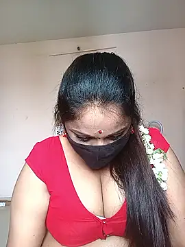 Snapshot of queendivya chatting on March 31, 2026, 6:48 am queendivya online show from March 31, 2026, 6:48 am