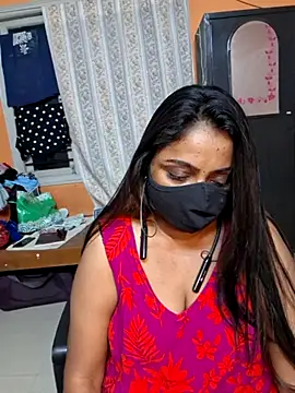 Snapshot of queendivya chatting on May 29, 2026, 1:39 pm queendivya online show from May 29, 2026, 1:39 pm