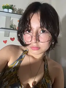 Snapshot of Noamilk chatting on April 9, 2026, 6:41 am Noamilk online show from April 9, 2026, 6:41 am