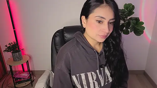 Snapshot of amyross_s1 chatting on October 21, 2025, 6:35 am amyross s1 online show from October 21, 2025, 6:35 am