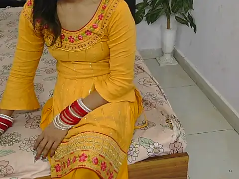 Snapshot of Lovelyy-couple chatting on November 21, 2025, 9:52 am Lovelyy-couple online show from November 21, 2025, 9:52 am