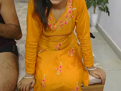 Snapshot of Lovelyy-couple chatting on November 23, 2025, 12:26 pm Lovelyy-couple online show from November 23, 2025, 12:26 pm