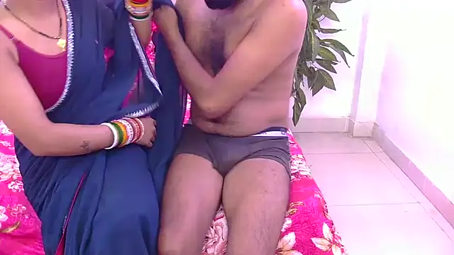 Snapshot of Lovelyy-couple chatting on March 18, 2026, 5:47 pm Lovelyy-couple online show from March 18, 2026, 5:47 pm