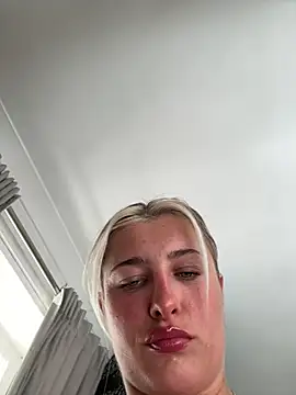BabyBluexox online show from April 30, 2026, 11:06 am