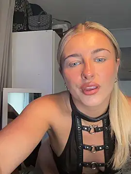 Snapshot of BabyBluexox chatting on June 17, 2026, 10:58 am BabyBluexox online show from June 17, 2026, 10:58 am