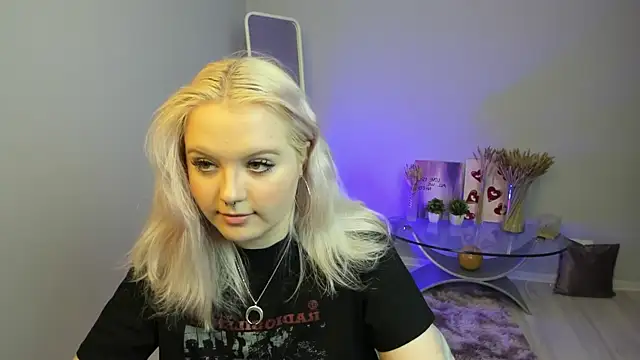 Snapshot of RoseThomas_ chatting on September 24, 2025, 3:29 pm RoseThomas  online show from September 24, 2025, 3:29 pm