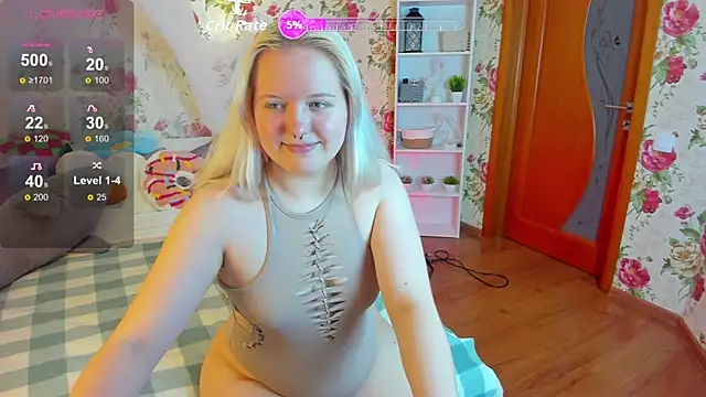 Snapshot of RoseThomas_ chatting on October 18, 2025, 11:12 am RoseThomas  online show from October 18, 2025, 11:12 am