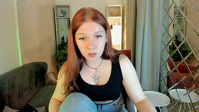 Layla Glam online show from November 30, 2025, 8:20 pm