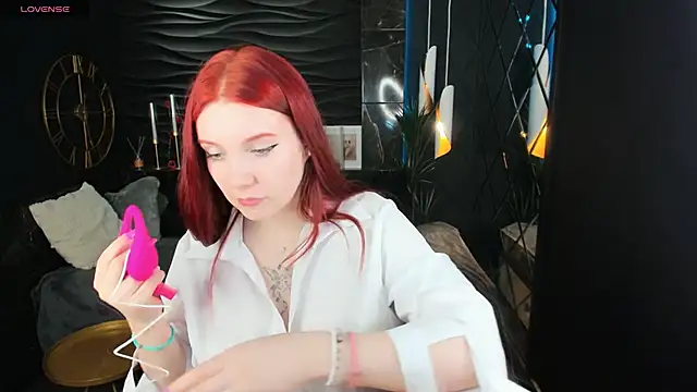 Snapshot of Layla_Glam chatting on April 26, 2026, 1:19 pm Layla Glam online show from April 26, 2026, 1:19 pm