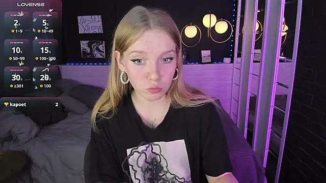 Layla Glam online show from September 20, 2025, 1:38 pm