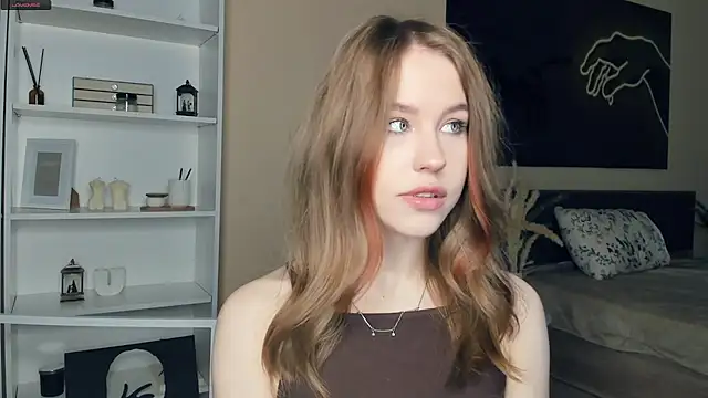 Snapshot of MaliaBourraine chatting on May 18, 2026, 7:24 am MaliaBourraine online show from May 18, 2026, 7:24 am
