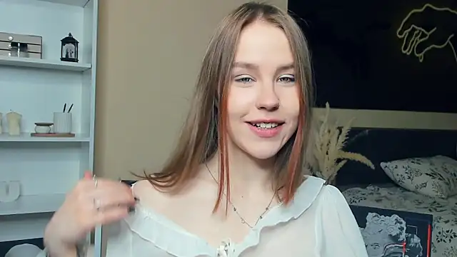 Snapshot of MaliaBourraine chatting on May 13, 2026, 7:15 am MaliaBourraine online show from May 13, 2026, 7:15 am