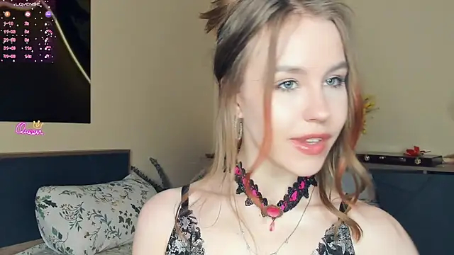 Snapshot of MaliaBourraine chatting on April 17, 2026, 12:30 pm MaliaBourraine online show from April 17, 2026, 12:30 pm