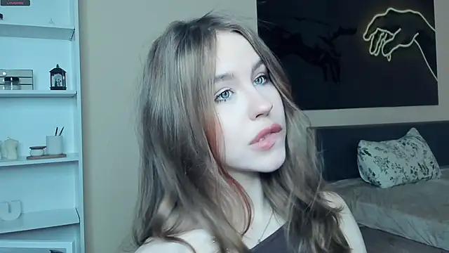 Snapshot of MaliaBourraine chatting on May 25, 2026, 7:40 am MaliaBourraine online show from May 25, 2026, 7:40 am
