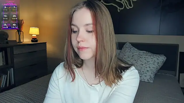 MaliaBourraine online show from October 13, 2025, 8:05 am