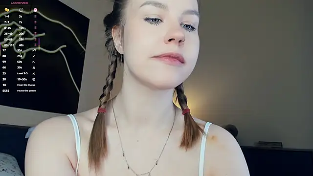 Snapshot of MaliaBourraine chatting on December 15, 2025, 7:03 am MaliaBourraine online show from December 15, 2025, 7:03 am