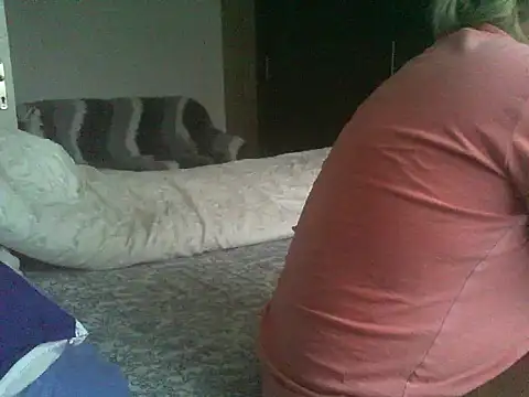 Snapshot of Lauray1 chatting on November 8, 2025, 5:44 am Lauray1 online show from November 8, 2025, 5:44 am