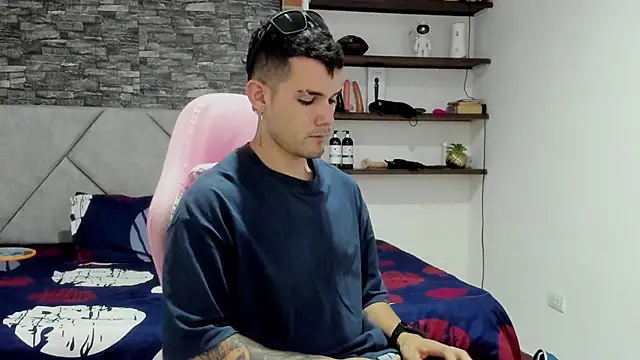 BooyHott  online show from March 1, 2026, 7:36 pm