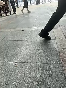 leeyoung  online show from April 10, 2026, 7:48 am