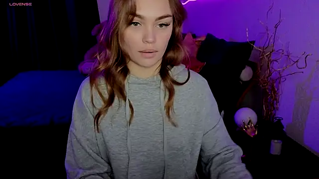 Snapshot of KitsyMoore chatting on November 18, 2025, 2:42 pm KitsyMoore online show from November 18, 2025, 2:42 pm