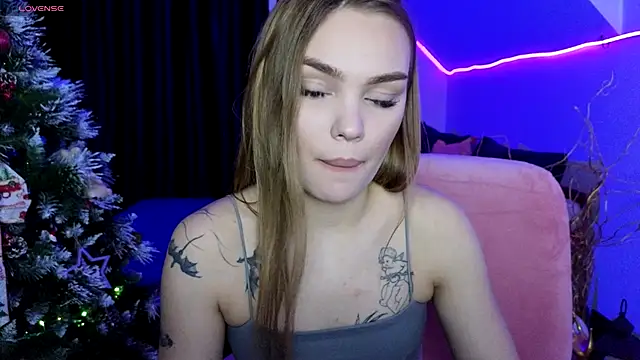 Snapshot of KitsyMoore chatting on December 16, 2025, 1:04 pm KitsyMoore online show from December 16, 2025, 1:04 pm