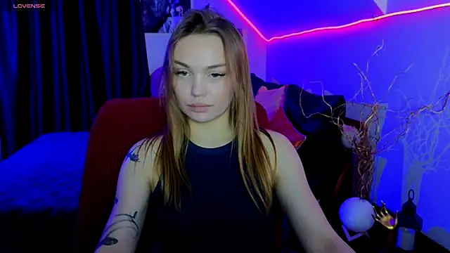 Snapshot of KitsyMoore chatting on December 4, 2025, 1:10 pm KitsyMoore online show from December 4, 2025, 1:10 pm