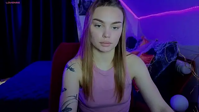 Snapshot of KitsyMoore chatting on October 28, 2025, 1:10 pm KitsyMoore online show from October 28, 2025, 1:10 pm