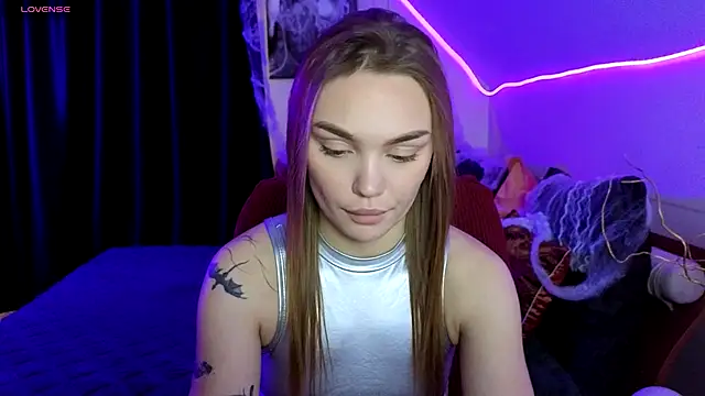 Snapshot of KitsyMoore chatting on October 31, 2025, 1:08 pm KitsyMoore online show from October 31, 2025, 1:08 pm