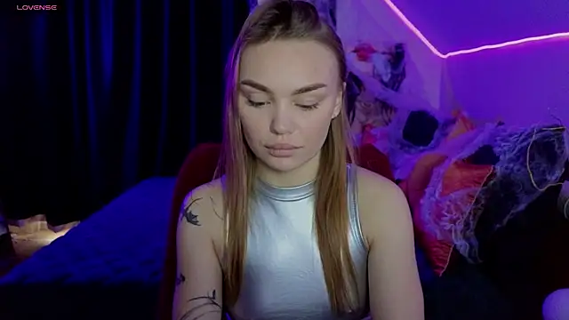 Snapshot of KitsyMoore chatting on October 27, 2025, 1:12 pm KitsyMoore online show from October 27, 2025, 1:12 pm