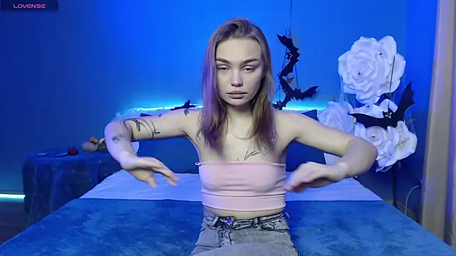 Snapshot of KitsyMoore chatting on November 6, 2025, 1:26 pm KitsyMoore online show from November 6, 2025, 1:26 pm