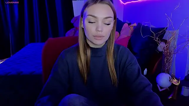 Snapshot of KitsyMoore chatting on November 21, 2025, 1:10 pm KitsyMoore online show from November 21, 2025, 1:10 pm