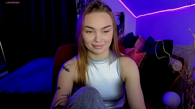 Snapshot of KitsyMoore chatting on October 24, 2025, 1:21 pm KitsyMoore online show from October 24, 2025, 1:21 pm