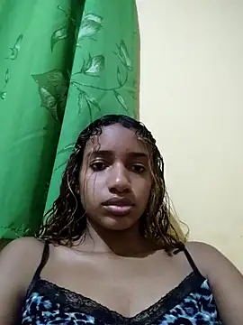 Snapshot of Barbiefox24 chatting on October 13, 2025, 8:05 am Barbiefox24 online show from October 13, 2025, 8:05 am