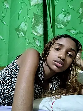 Snapshot of Barbiefox24 chatting on October 21, 2025, 10:20 pm Barbiefox24 online show from October 21, 2025, 10:20 pm