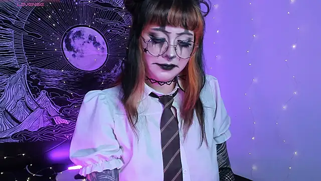 Snapshot of Hallucigenia_ chatting on October 15, 2025, 9:34 pm Hallucigenia online show from October 15, 2025, 9:34 pm