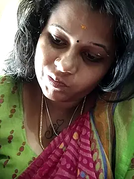 sweetqueen143 online show from September 30, 2025, 3:12 am