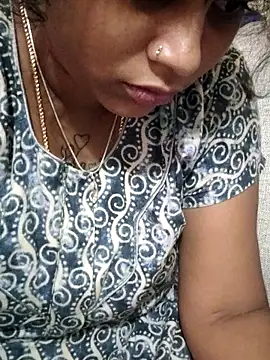 sweetqueen143 online show from September 27, 2025, 3:51 pm