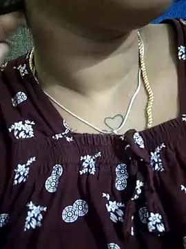 sweetqueen143 online show from September 24, 2025, 1:28 pm