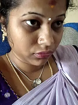 sweetqueen143 online show from September 26, 2025, 3:13 am