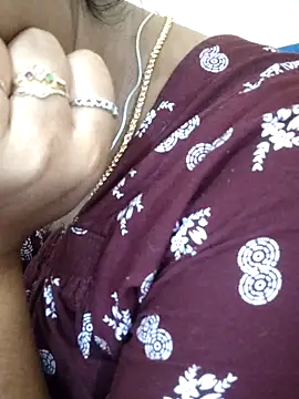 sweetqueen143 online show from September 25, 2025, 1:44 am