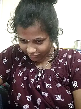 sweetqueen143 online show from November 6, 2025, 4:11 pm