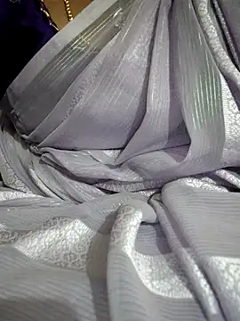 sweetqueen143 online show from September 25, 2025, 3:07 pm