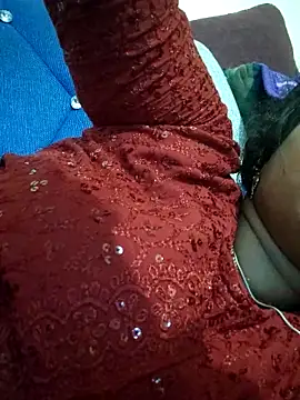 sweetqueen143 online show from October 8, 2025, 3:57 pm