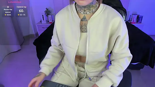 Gyal 8  online show from February 10, 2026, 5:06 am