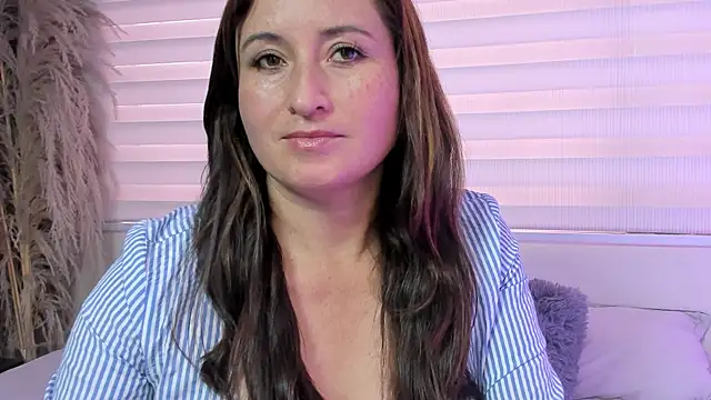 Snapshot of angela_fiory chatting on June 14, 2026, 2:51 pm angela fiory online show from June 14, 2026, 2:51 pm